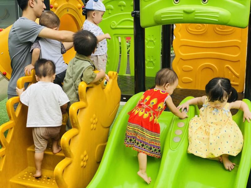 Hoạt động ngoài trời lớp Mars☀️🌳